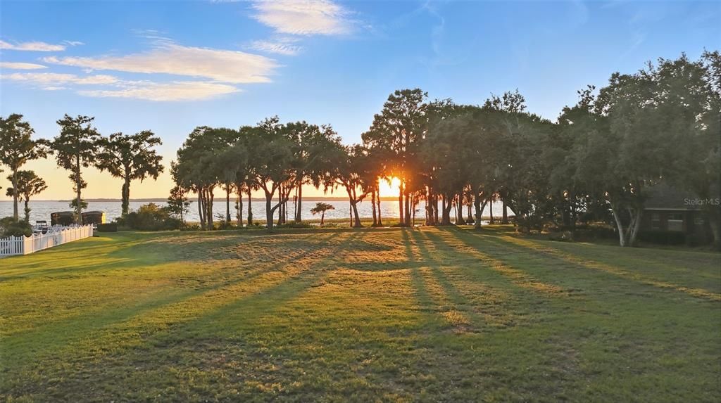 For Sale: $800,000 (0.91 acres)