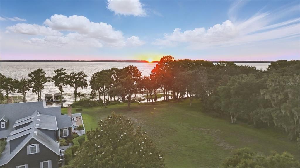 For Sale: $800,000 (0.91 acres)