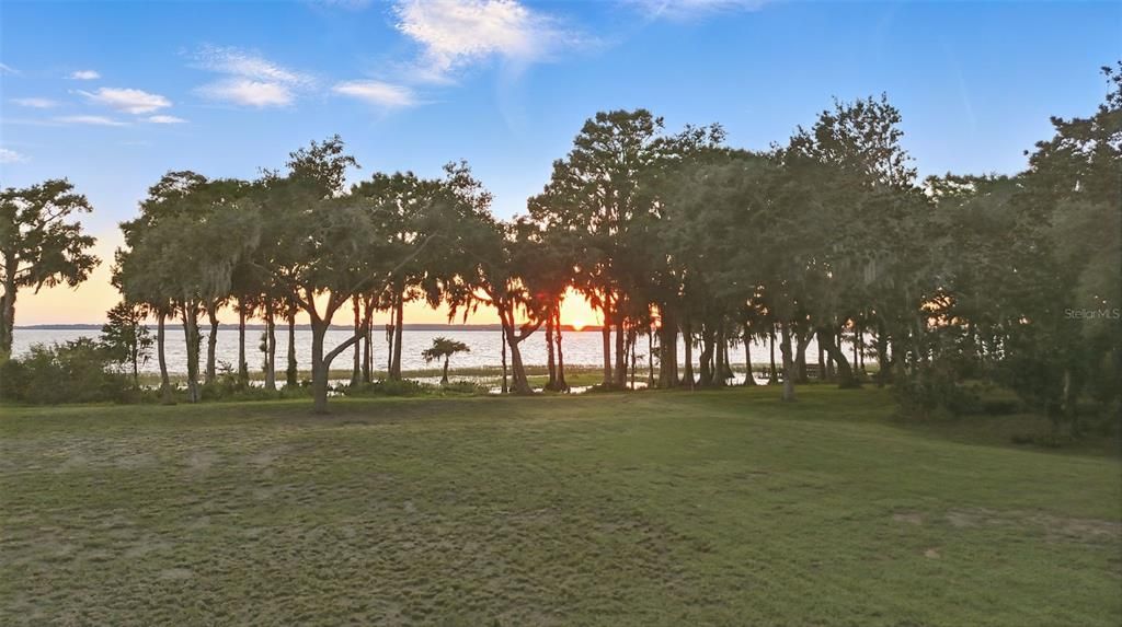 For Sale: $800,000 (0.91 acres)