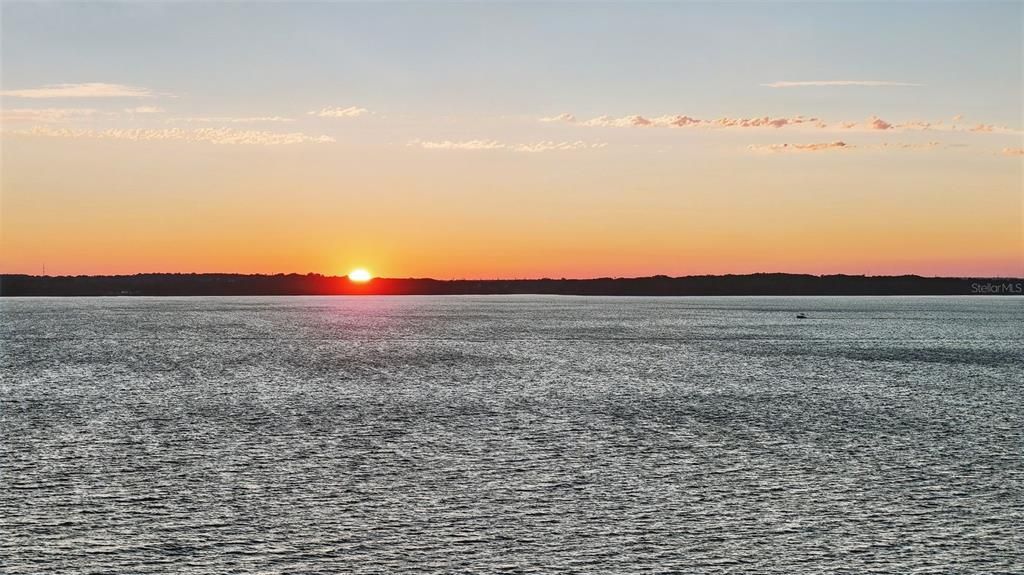 For Sale: $800,000 (0.91 acres)