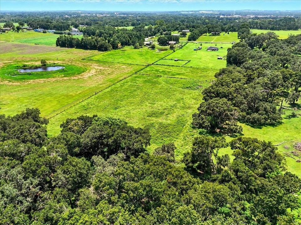 На продажу: $325,000 (4.96 acres)