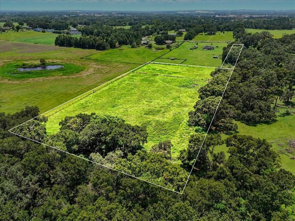 На продажу: $325,000 (4.96 acres)