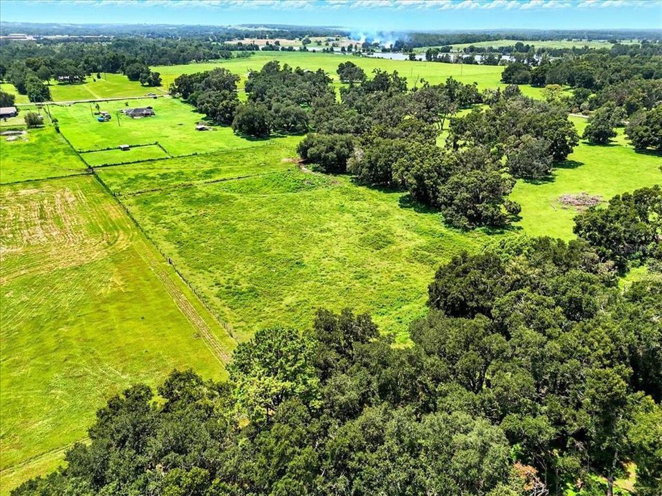 На продажу: $325,000 (4.96 acres)