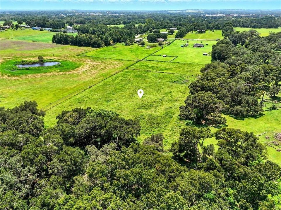 На продажу: $325,000 (4.96 acres)