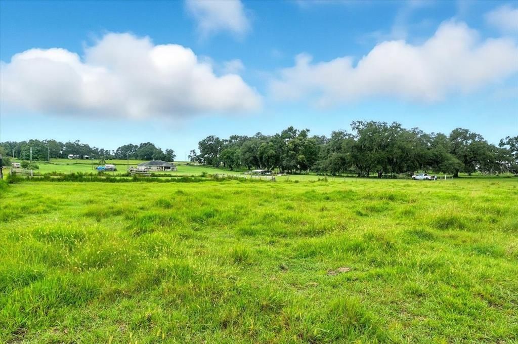 На продажу: $325,000 (4.96 acres)