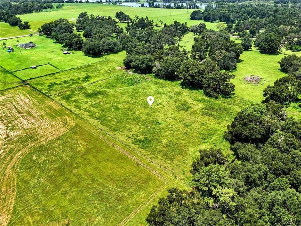 На продажу: $325,000 (4.96 acres)