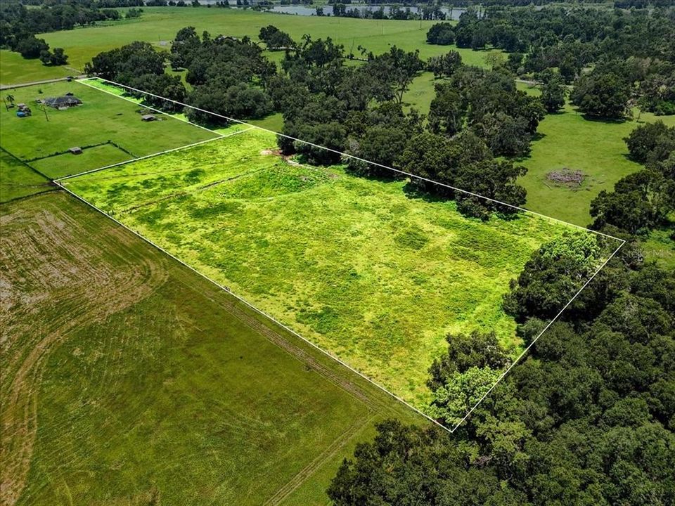 На продажу: $325,000 (4.96 acres)