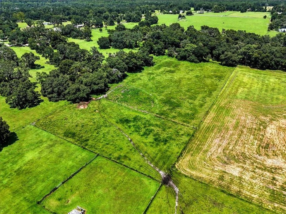 На продажу: $325,000 (4.96 acres)