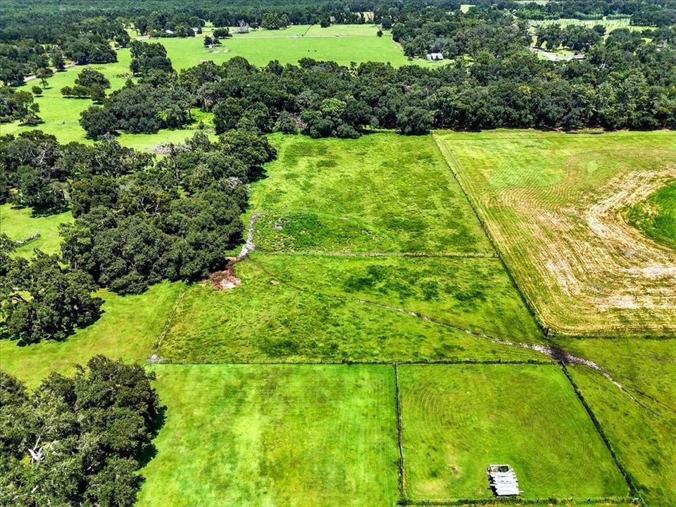 На продажу: $325,000 (4.96 acres)