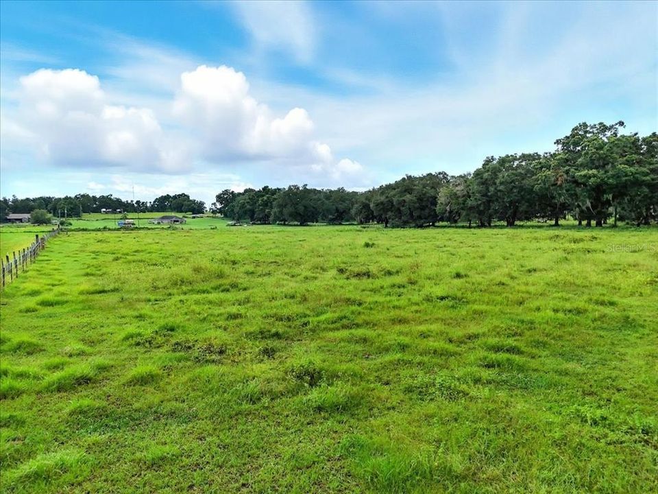 На продажу: $325,000 (4.96 acres)