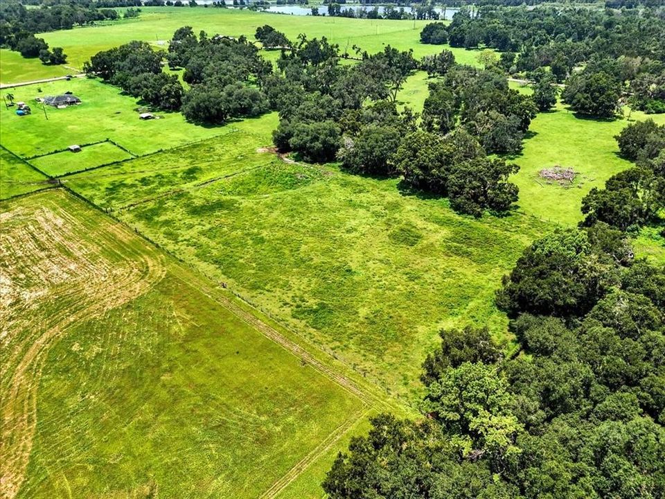 На продажу: $325,000 (4.96 acres)