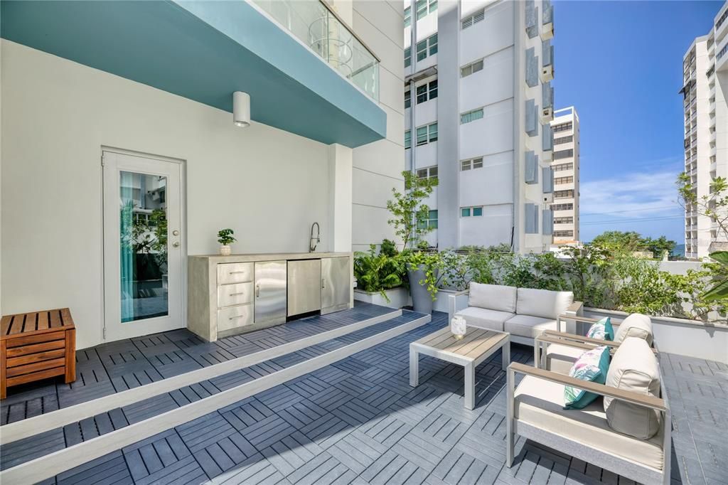 Active With Contract: $2,650,000 (4 beds, 2 baths, 4564.64 Square Feet)