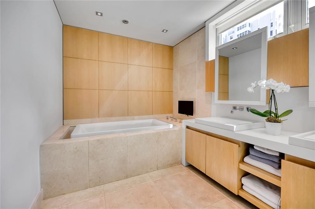 Active With Contract: $2,650,000 (4 beds, 2 baths, 4564.64 Square Feet)