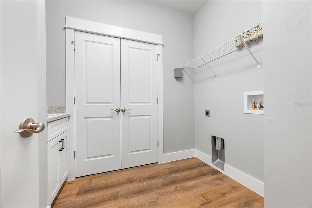 待售: $440,000 (4 贝兹, 2 浴室, 2105 平方英尺)