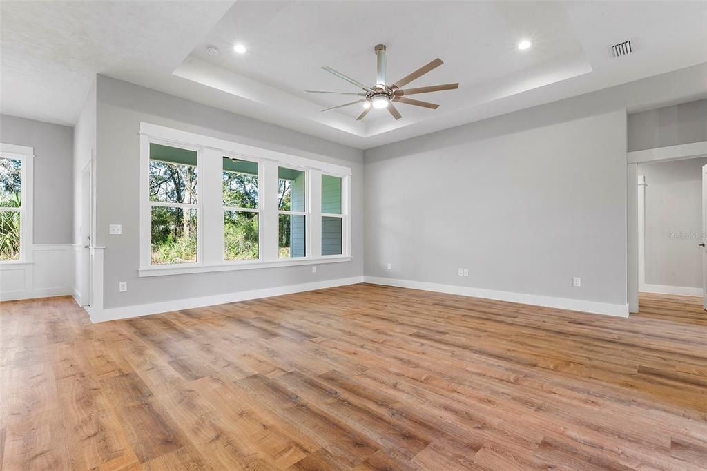 待售: $440,000 (4 贝兹, 2 浴室, 2105 平方英尺)