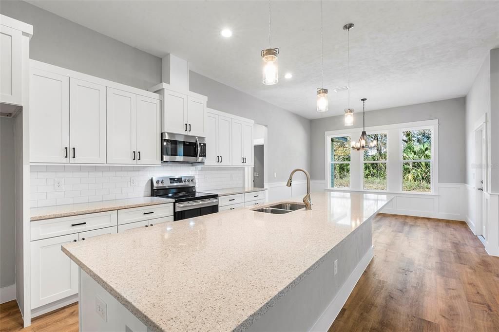 待售: $440,000 (4 贝兹, 2 浴室, 2105 平方英尺)