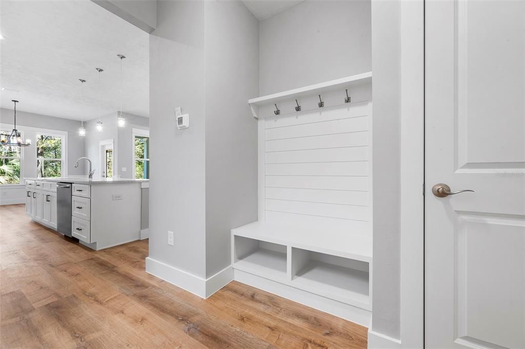 待售: $440,000 (4 贝兹, 2 浴室, 2105 平方英尺)