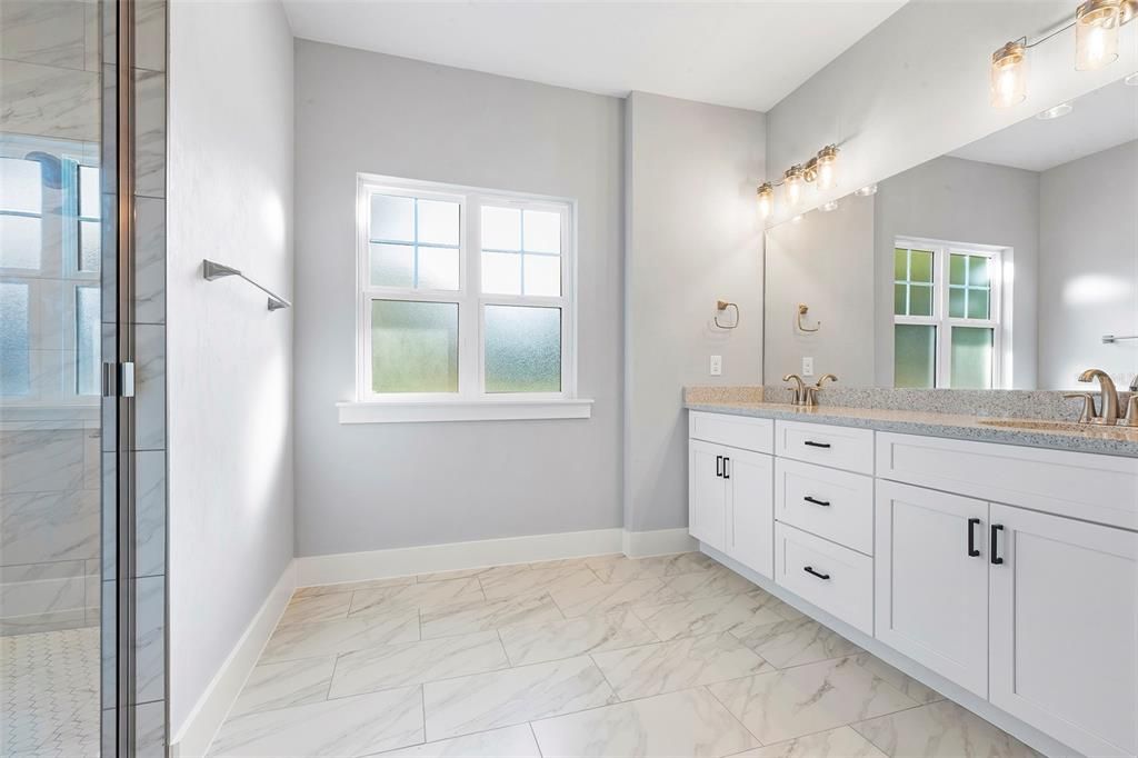 待售: $440,000 (4 贝兹, 2 浴室, 2105 平方英尺)