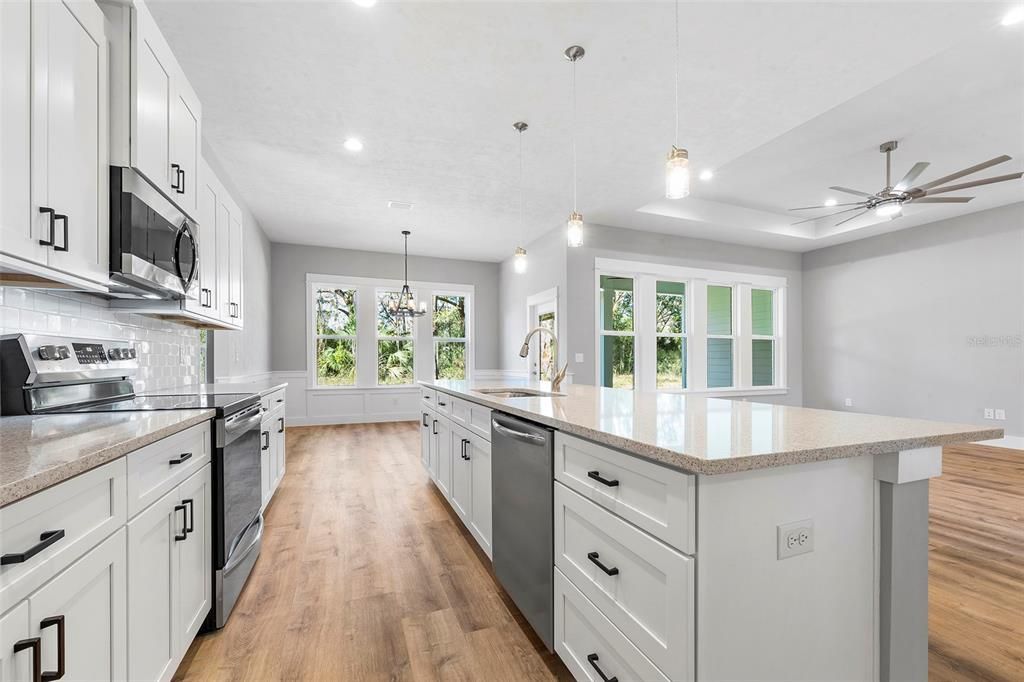 待售: $440,000 (4 贝兹, 2 浴室, 2105 平方英尺)