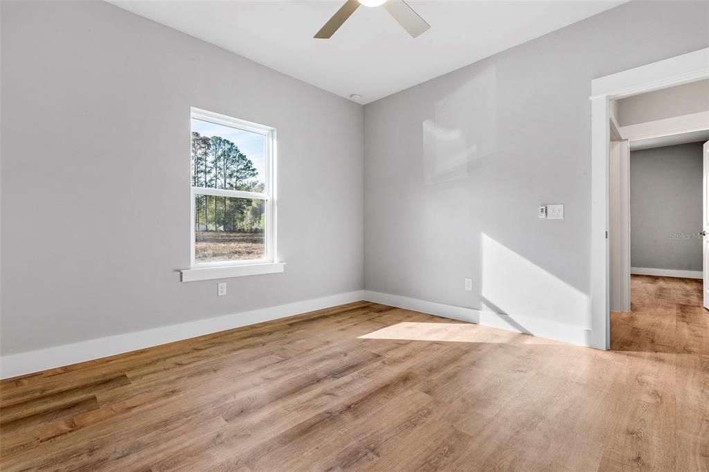 待售: $440,000 (4 贝兹, 2 浴室, 2105 平方英尺)