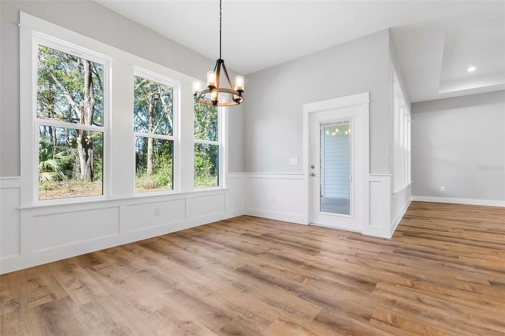 待售: $440,000 (4 贝兹, 2 浴室, 2105 平方英尺)