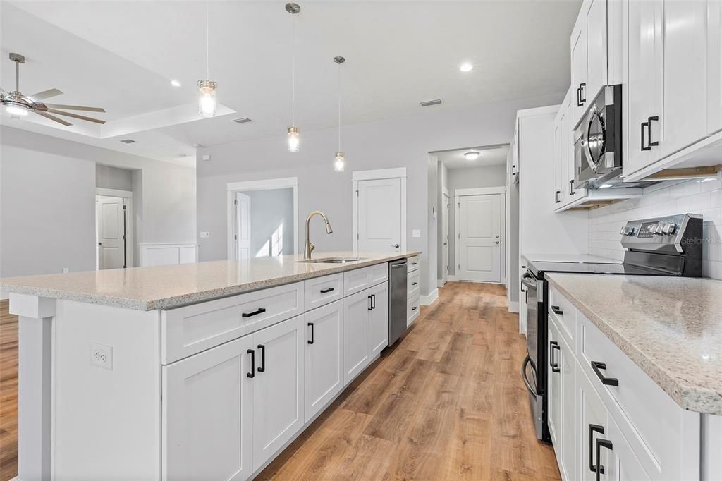 待售: $440,000 (4 贝兹, 2 浴室, 2105 平方英尺)