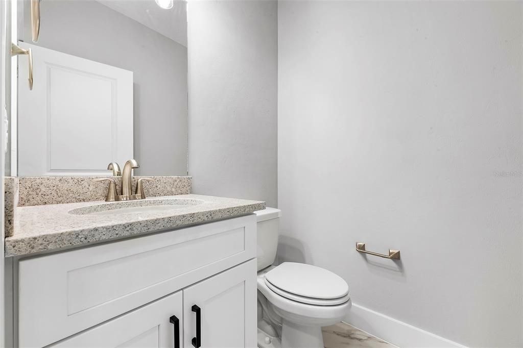 待售: $440,000 (4 贝兹, 2 浴室, 2105 平方英尺)