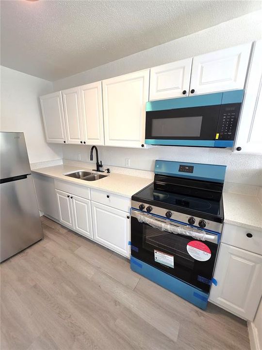 Activo con contrato: $199,400 (4 camas, 2 baños, 922 Pies cuadrados)