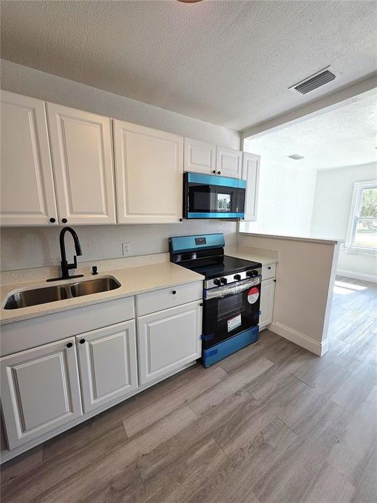 Activo con contrato: $199,400 (4 camas, 2 baños, 922 Pies cuadrados)