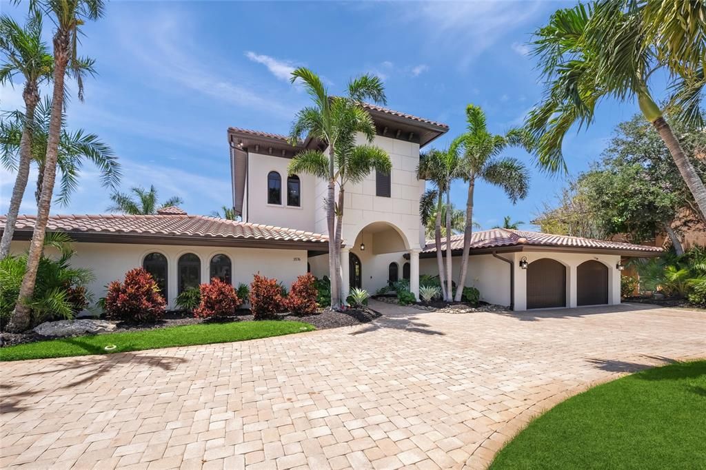 For Sale: $5,799,995 (4 beds, 4 baths, 6091 Square Feet)