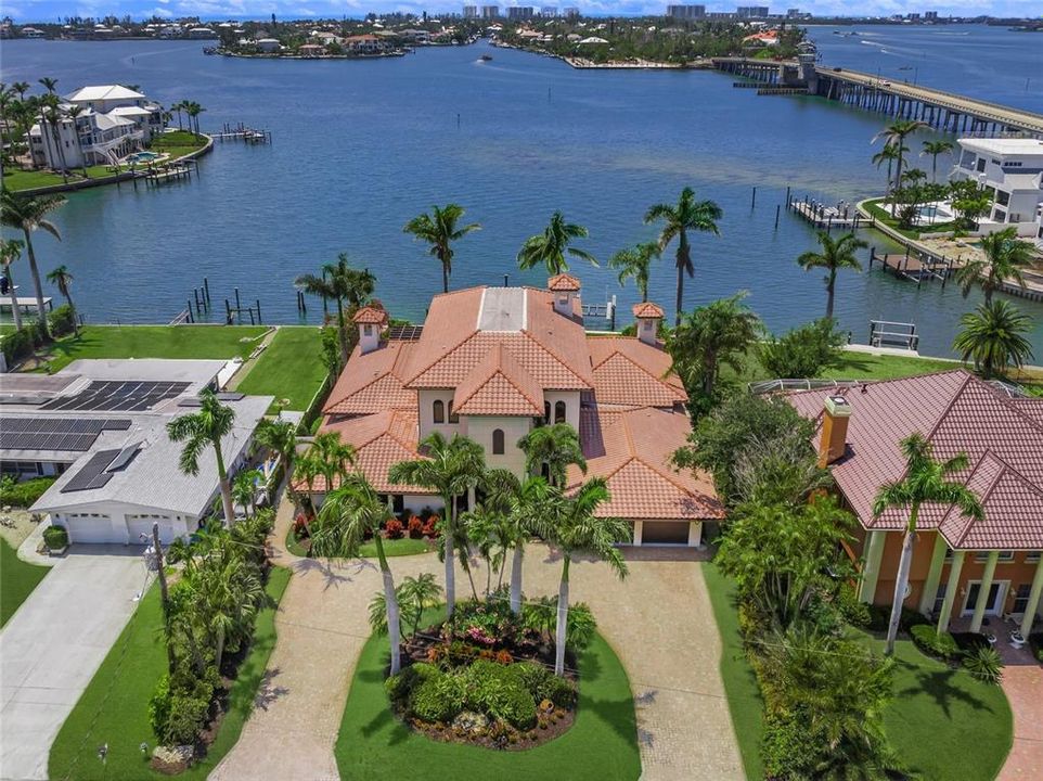 For Sale: $5,799,995 (4 beds, 4 baths, 6091 Square Feet)