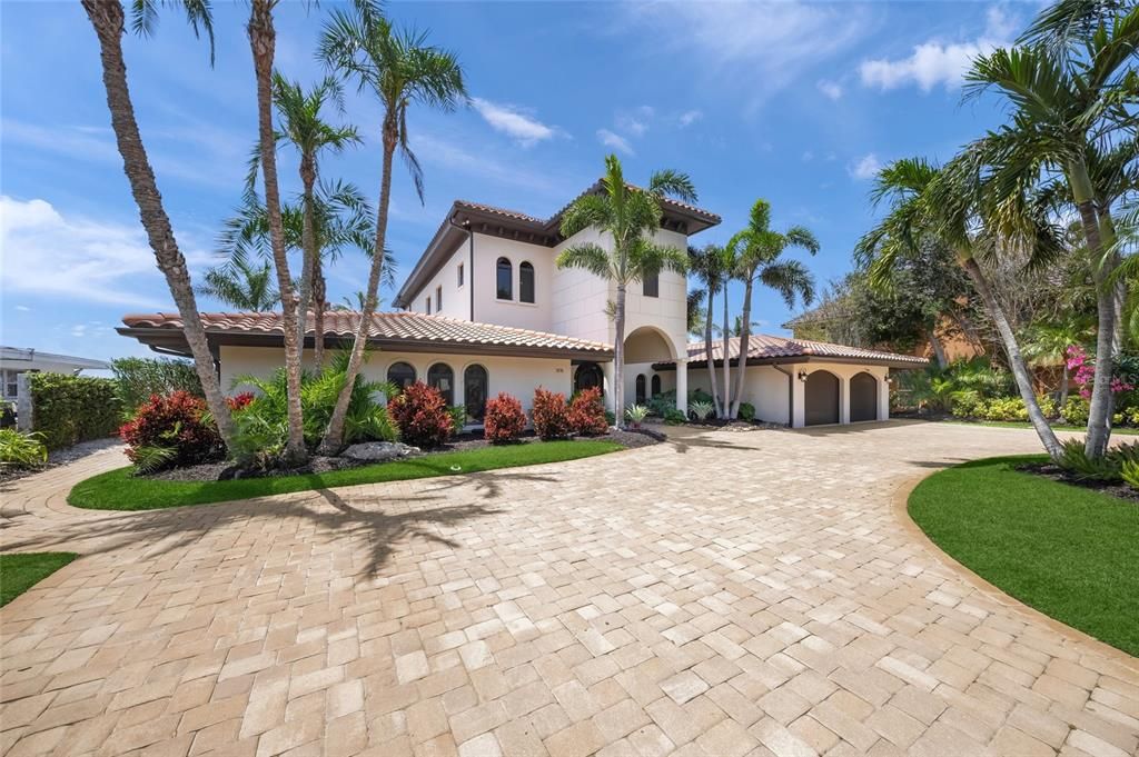 For Sale: $5,799,995 (4 beds, 4 baths, 6091 Square Feet)