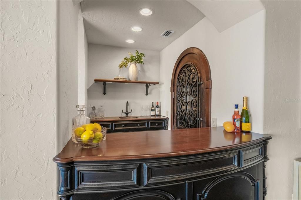 For Sale: $5,799,995 (4 beds, 4 baths, 6091 Square Feet)