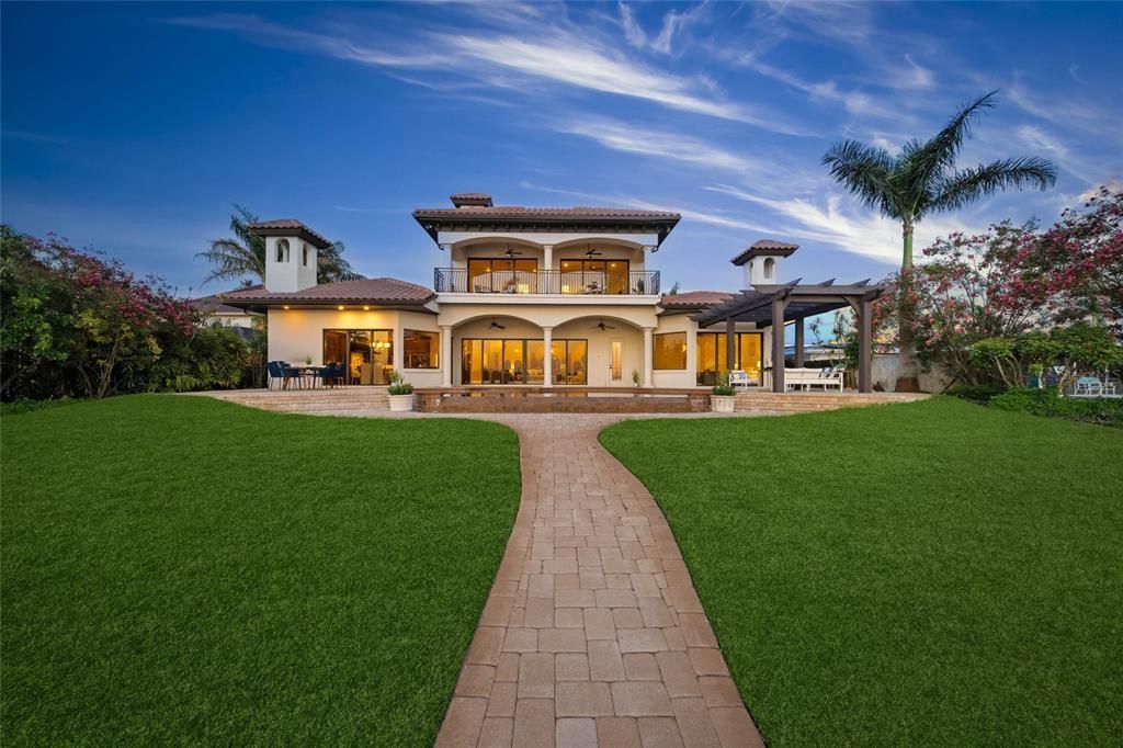For Sale: $5,799,995 (4 beds, 4 baths, 6091 Square Feet)