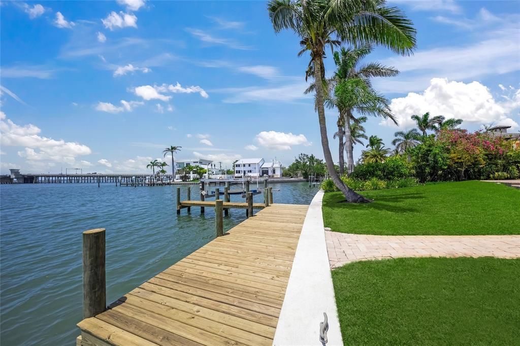 For Sale: $5,799,995 (4 beds, 4 baths, 6091 Square Feet)