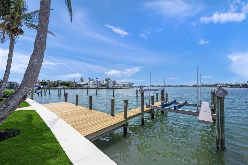 For Sale: $5,799,995 (4 beds, 4 baths, 6091 Square Feet)