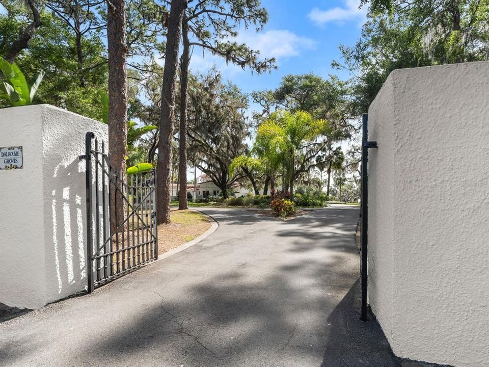 На продажу: $2,225,000 (6 спален, 5 ванн, 6283 Квадратных фут)