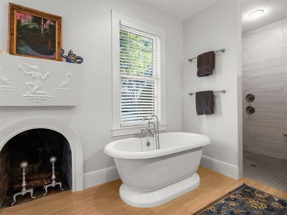 На продажу: $2,225,000 (6 спален, 5 ванн, 6283 Квадратных фут)