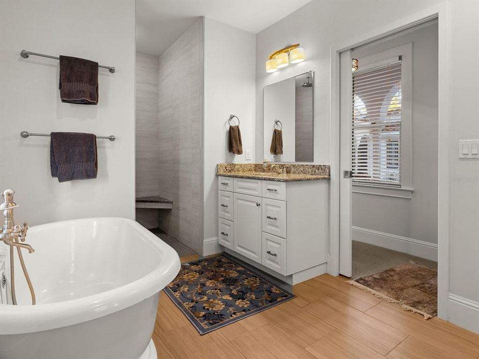 На продажу: $2,225,000 (6 спален, 5 ванн, 6283 Квадратных фут)