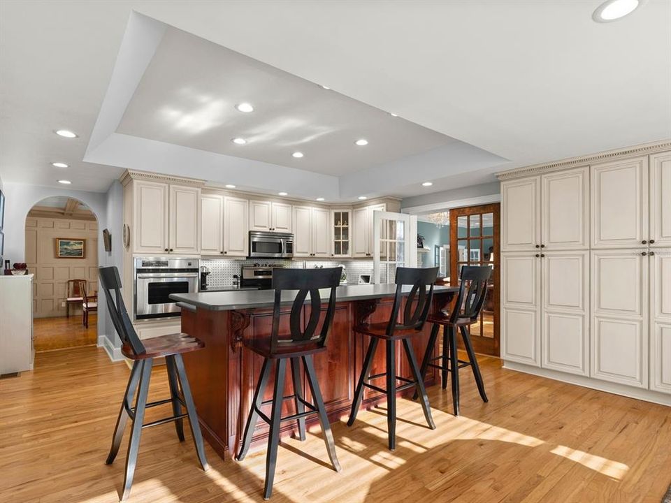 На продажу: $2,225,000 (6 спален, 5 ванн, 6283 Квадратных фут)