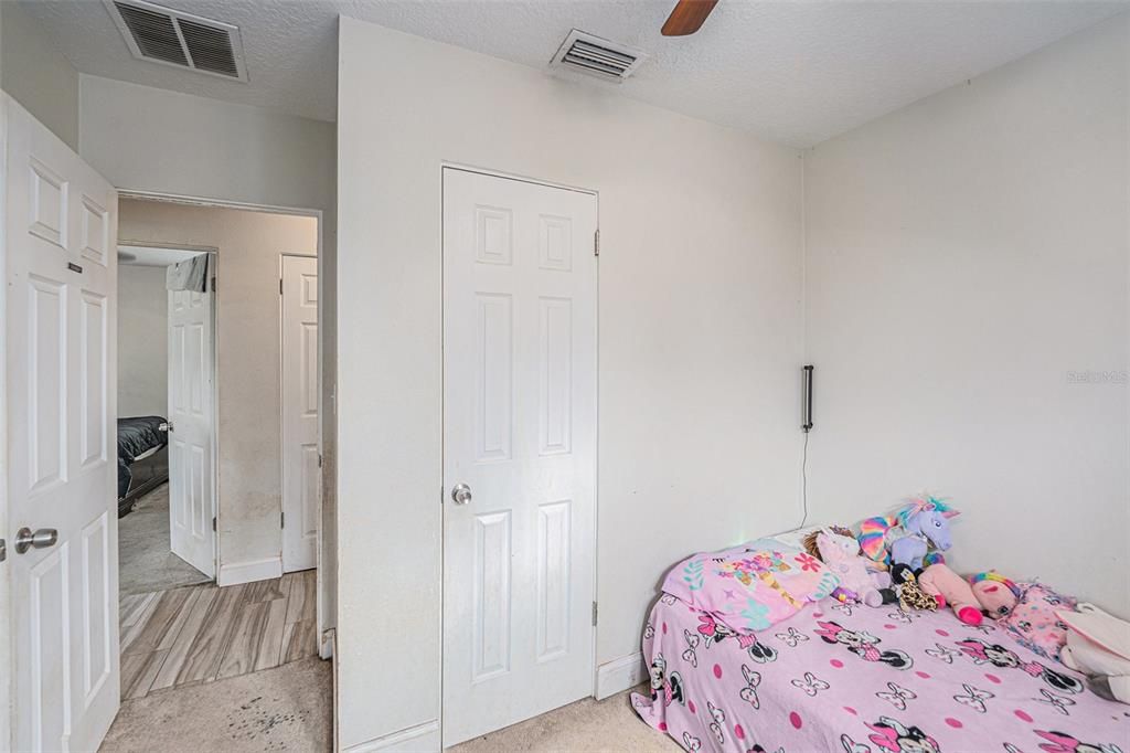 Activo con contrato: $450,000 (4 camas, 3 baños, 1819 Pies cuadrados)