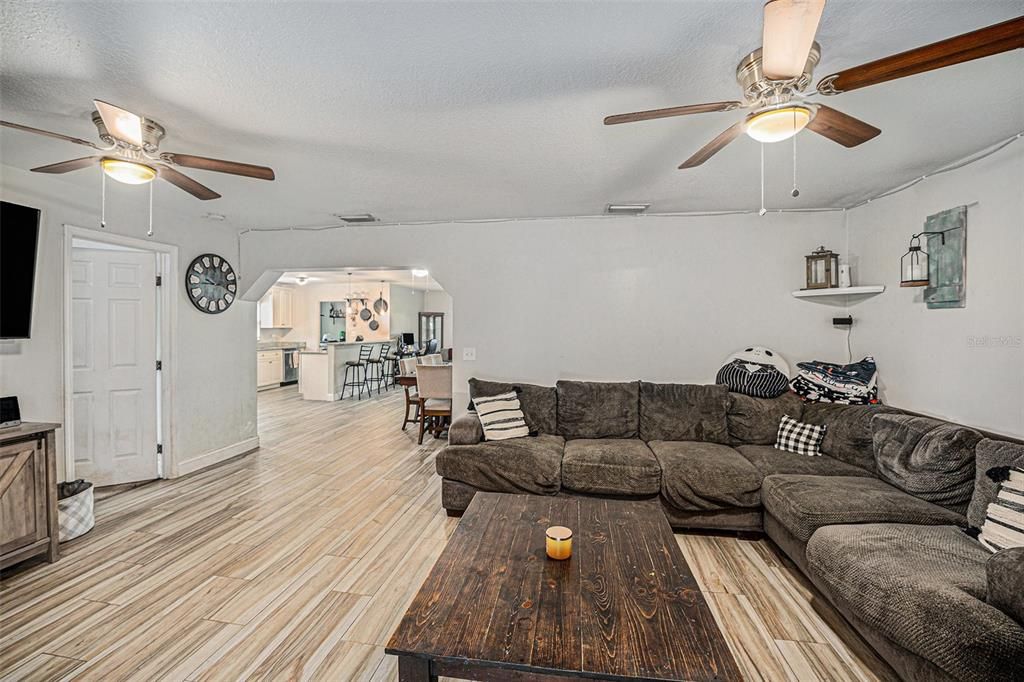 Activo con contrato: $450,000 (4 camas, 3 baños, 1819 Pies cuadrados)