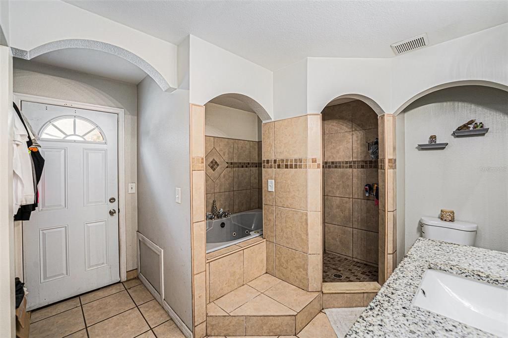 Activo con contrato: $450,000 (4 camas, 3 baños, 1819 Pies cuadrados)