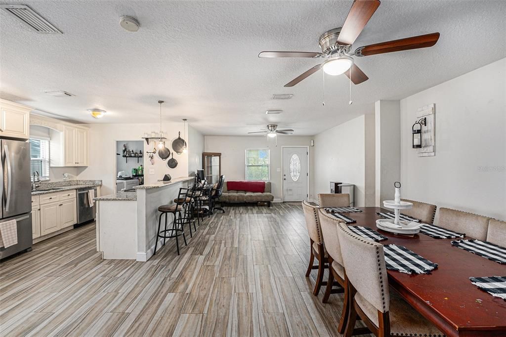 Activo con contrato: $450,000 (4 camas, 3 baños, 1819 Pies cuadrados)