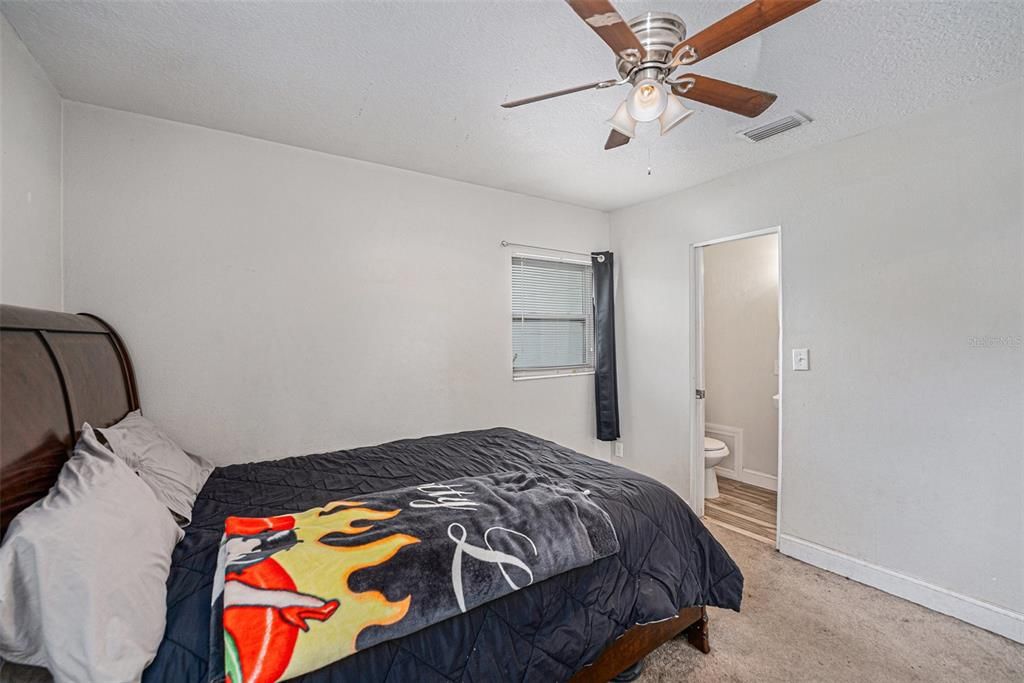 Activo con contrato: $450,000 (4 camas, 3 baños, 1819 Pies cuadrados)