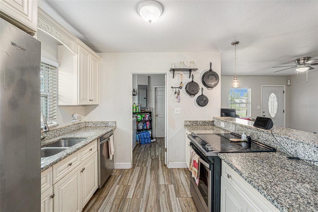 Activo con contrato: $450,000 (4 camas, 3 baños, 1819 Pies cuadrados)