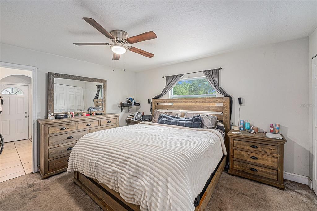 Activo con contrato: $450,000 (4 camas, 3 baños, 1819 Pies cuadrados)