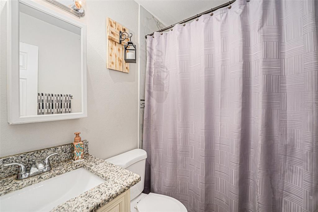 Activo con contrato: $450,000 (4 camas, 3 baños, 1819 Pies cuadrados)