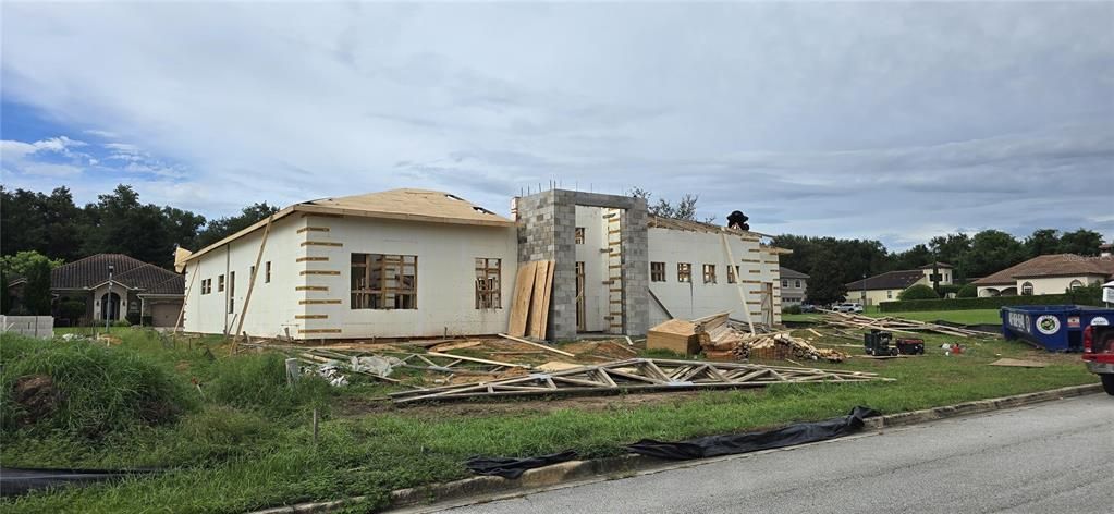 Active With Contract: $1,599,990 (5 beds, 5 baths, 4070 Square Feet)