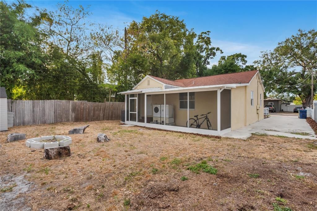 Active With Contract: $299,900 (3 beds, 2 baths, 952 Square Feet)